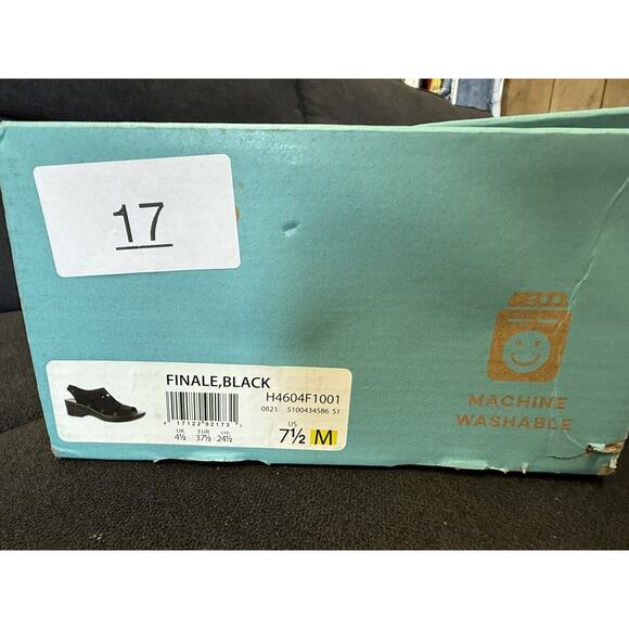 Bzees Finale Black 7.5 Sandals - Picture 7 of 7